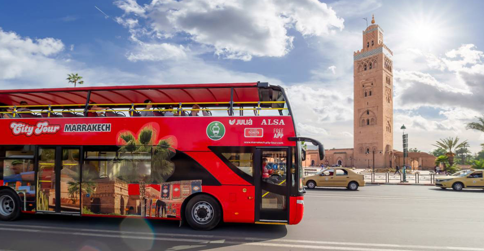 Coche de transporte turístico en Marruecos